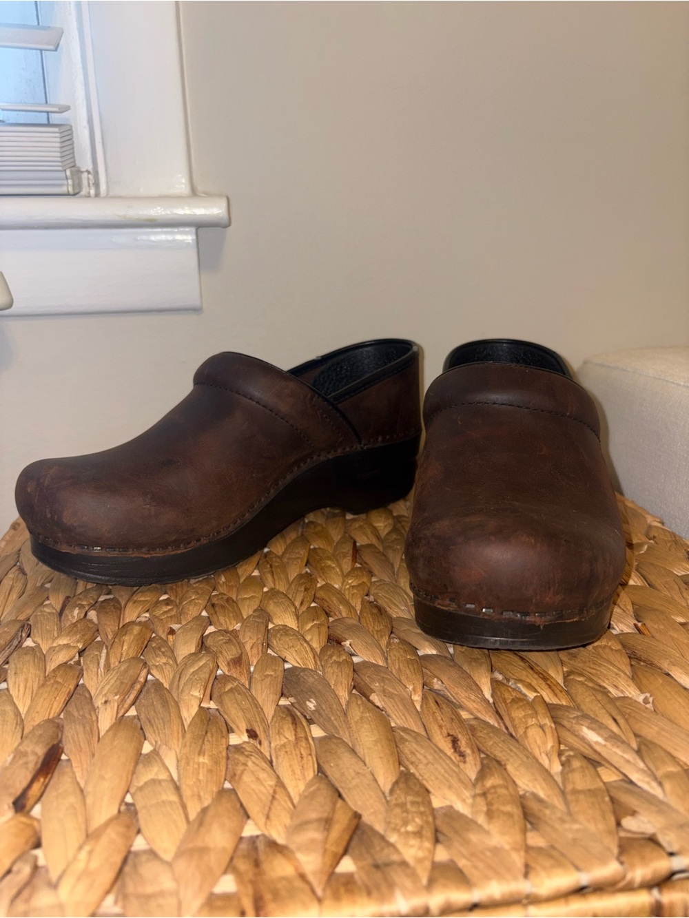 Dansko Professional Brown Oiled Leather Clogs Work Slip Resistant Comfort Women